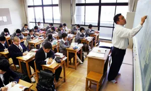 Bác sĩ, kỹ sư làm thêm được nhưng không cho giáo viên dạy thêm?
