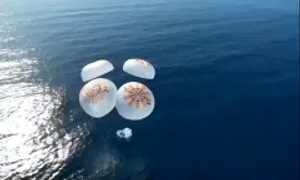 SpaceX chở phi hành gia về Trái Đất sau chuyến bay qua các cực SpaceX chở phi hành gia về Trái Đất sau chuyến bay qua các cực