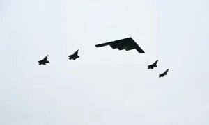 Thông điệp từ màn phô diễn máy bay tàng hình Mỹ trước thượng đỉnh Trump - Putin